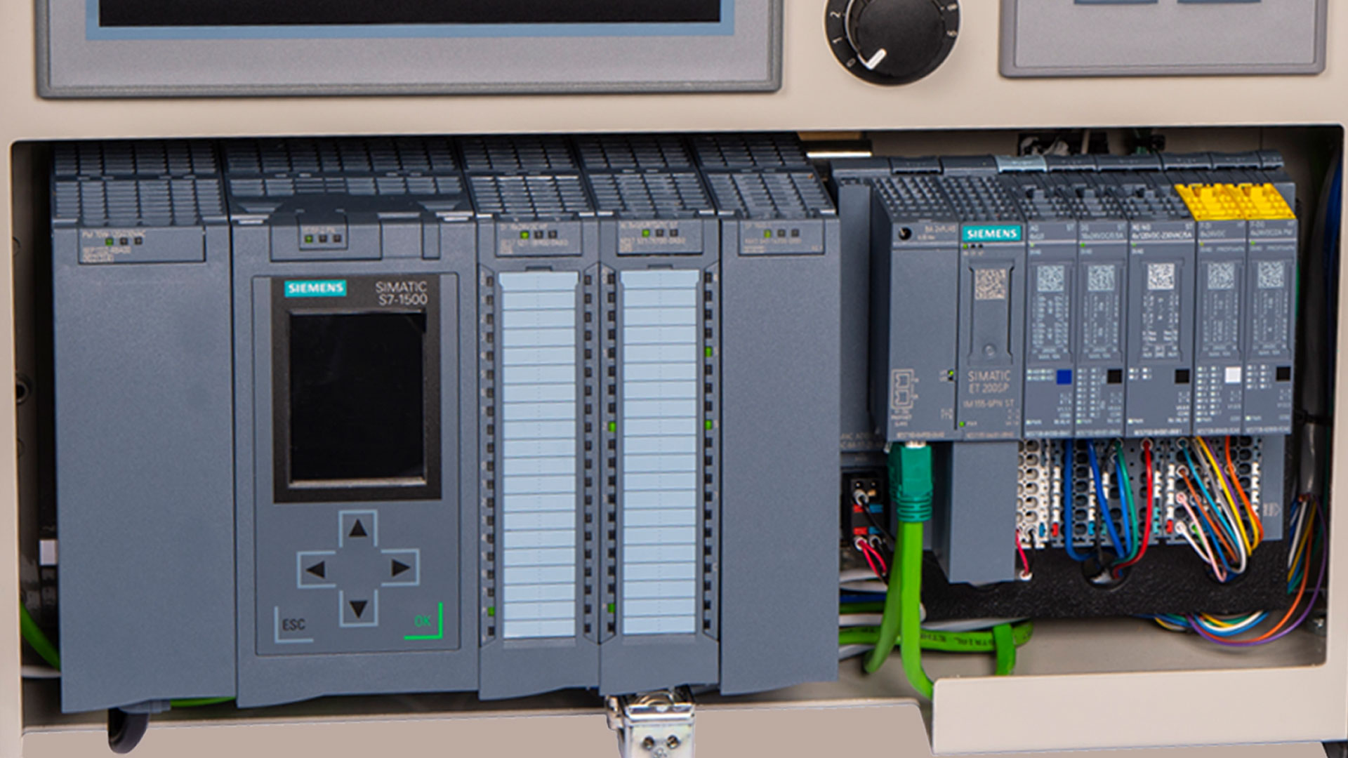 TIA Portal, S7-1500 - Create, Download, and Test your first PLC Program (S20)